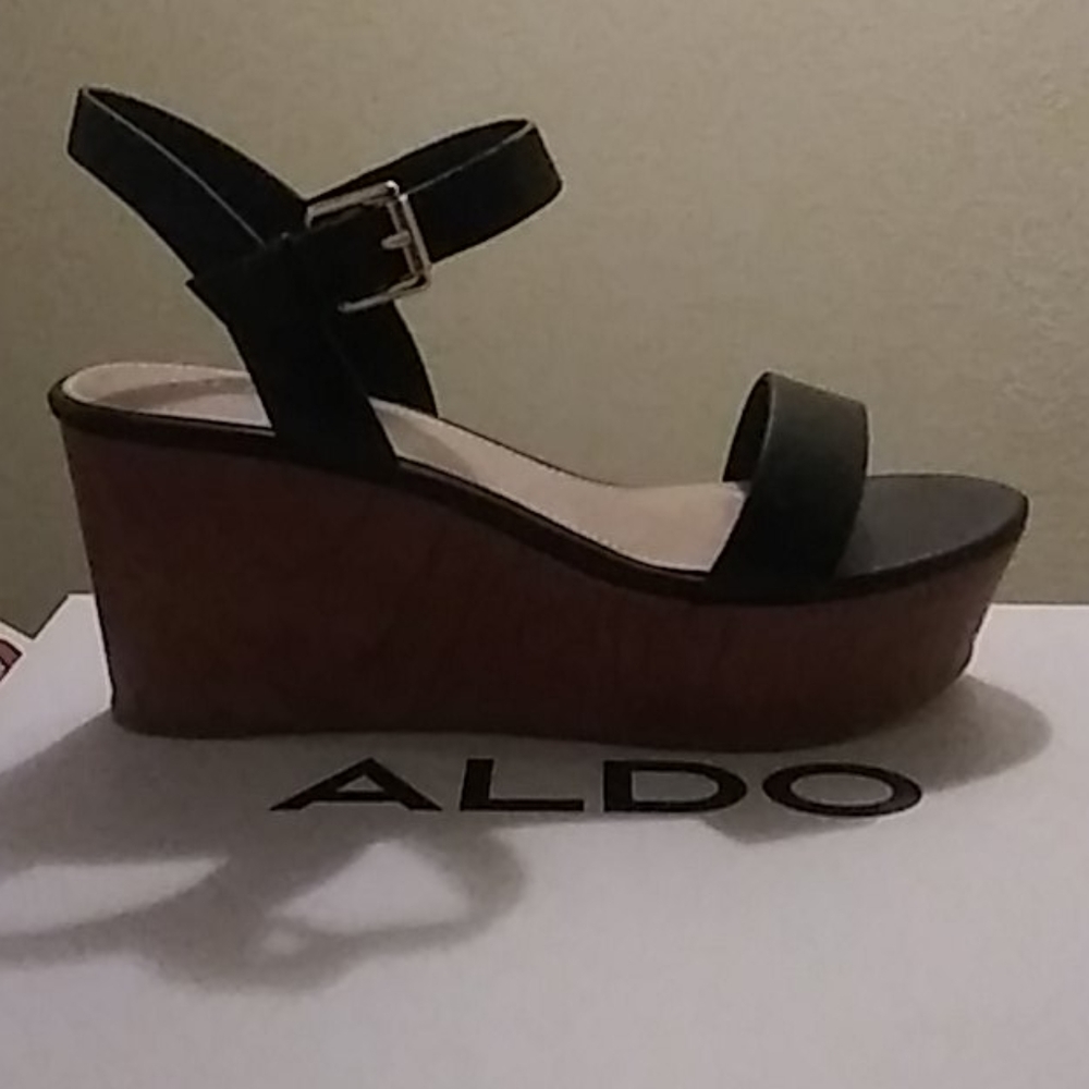 SALE! ALDO LOVARESA WEDGE